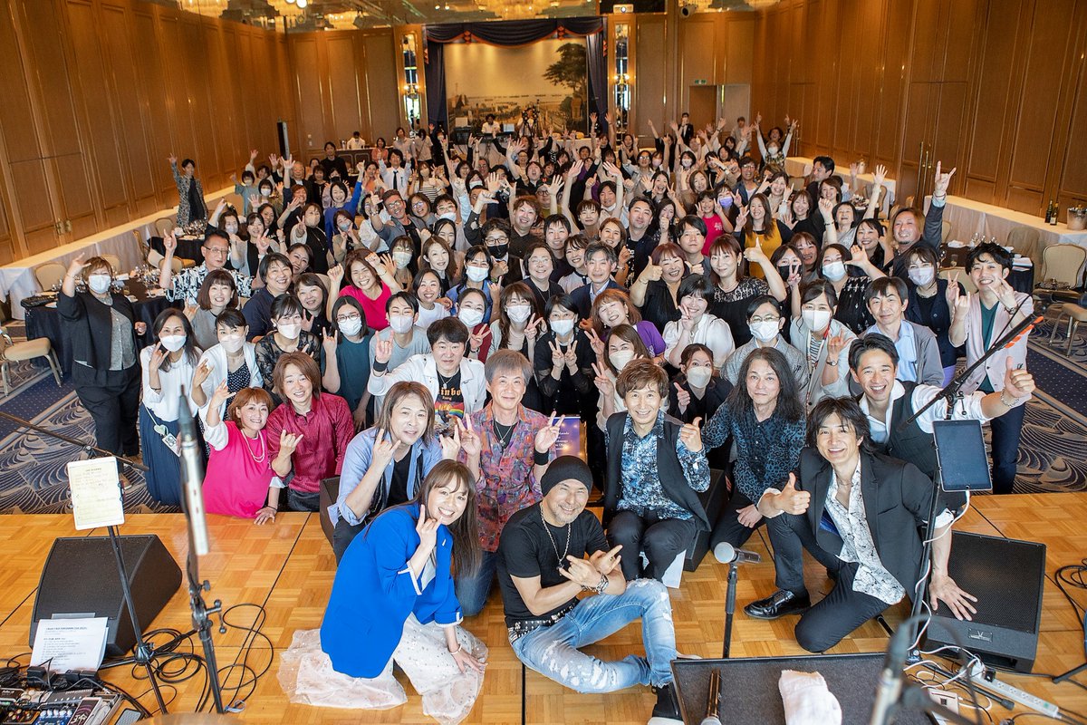takanobumasuda's tweet photo. お待ちかね😆先日大好評に終わったホテルニューグランドでのRockランチ&ディナーショー『Rock'n Roll YOKOHAMA Club 2023』での集合写真です📷
そして今夜のサブスク『#増田音楽室ONLINE』はライブのスピンオフをお届け!これは見逃せませんゾよ😁
#増田隆宣
#RRYC
視聴登録→https://t.co/nOgiSh5z3y https://t.co/jRwZ2u6O8r