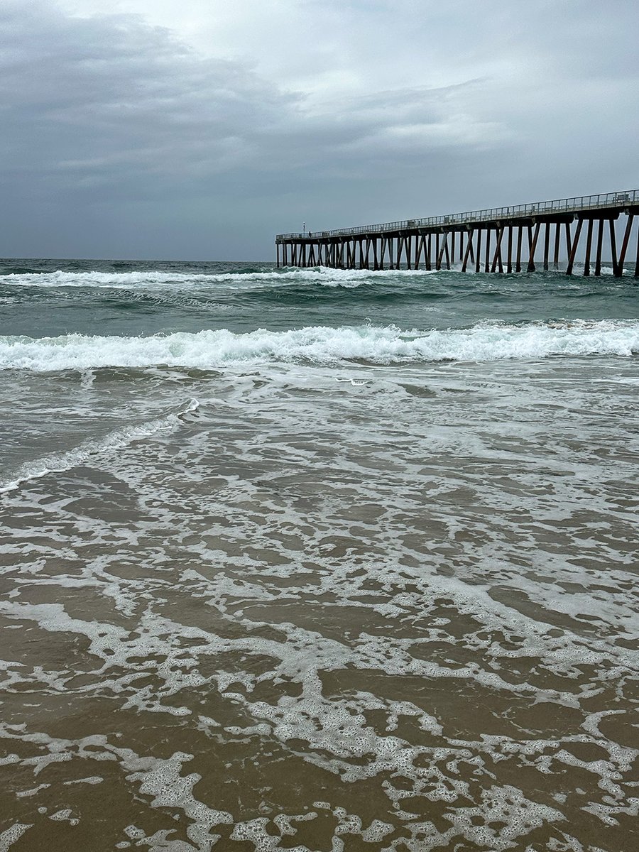 debdavisdesign's tweet photo. Walking on the beach. A little side trip to LA. #beach #losangeles #mobilephotograph https://t.co/U7vGLoCxHB