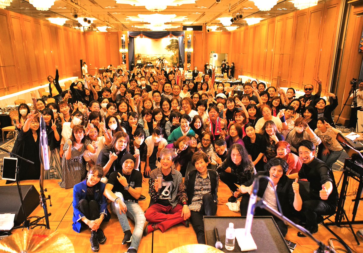 takanobumasuda's tweet photo. お待ちかね😆先日大好評に終わったホテルニューグランドでのRockランチ&ディナーショー『Rock'n Roll YOKOHAMA Club 2023』での集合写真です📷
そして今夜のサブスク『#増田音楽室ONLINE』はライブのスピンオフをお届け!これは見逃せませんゾよ😁
#増田隆宣
#RRYC
視聴登録→https://t.co/nOgiSh5z3y https://t.co/jRwZ2u6O8r