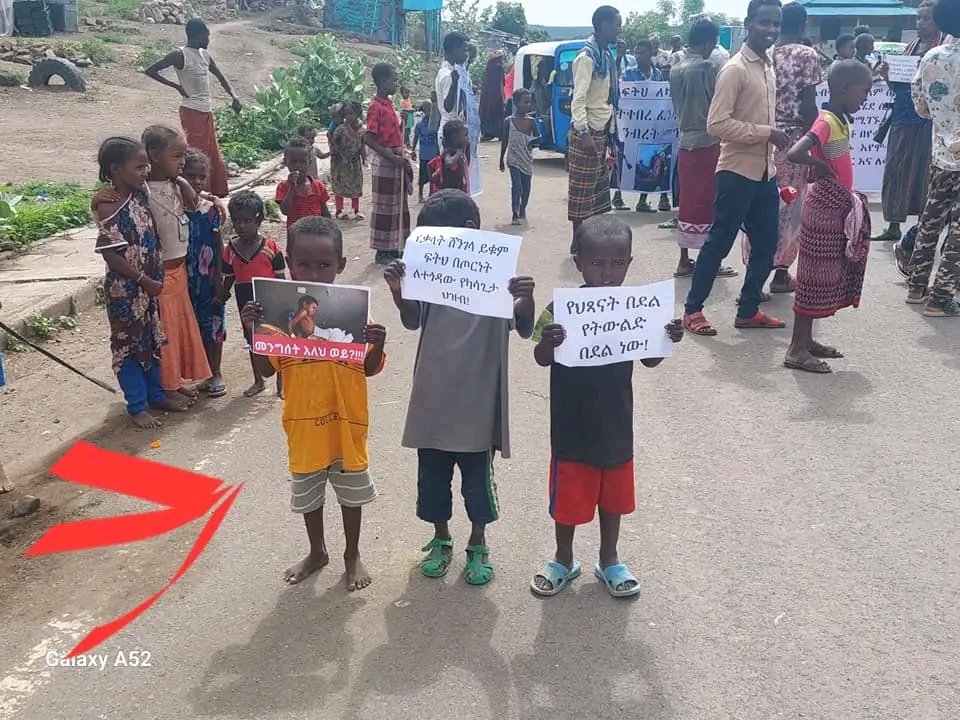 MYassin98's tweet photo. Another tragedy has occurred in #Kasagita - today, UXOs exploded in the middle of the village and has left 4 dead, including a child who had been at a rally held in Kasagita a week prior. The 🇪🇹n gv't hv been silent on the issue for 1 year now. Is there anyone who cares? https://t.co/OcG5C0e9Oi