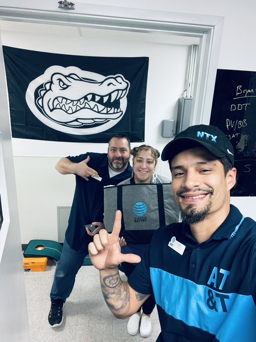 Congrats to Lilia our latest Biz Expert at Lake Worth ! She means business! Literally 😤 #NTX <a href="/CliffMannon/">Cliff Mannon</a> #att #SmallBusinessWeek <a href="/NTXBryant/">Bryant Burleson</a> <a href="/Edsonatt/">Edson Gomez</a> <a href="/dbustamante1210/">David Bustamante</a>