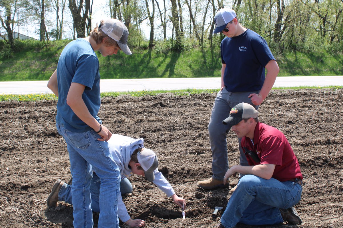 ThreeRiversFSCo's tweet photo. Another beautiful day = our Clayton county test plot completed✔️ Special thanks to our FFA student helpers from @MFLMarMacCSD!
#plant23 https://t.co/QU3OyrbZvq