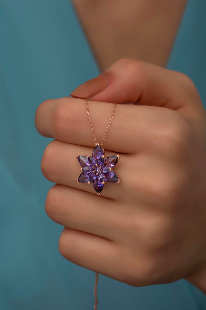 defnebisusya's tweet photo. Anneler günü hediyesi bizden olsun ister misin ❤️ Bu tweeti beğen, yoruma kalp bırak, Mor lotus set senin olsun 💜 https://t.co/Rke8xJi1ek