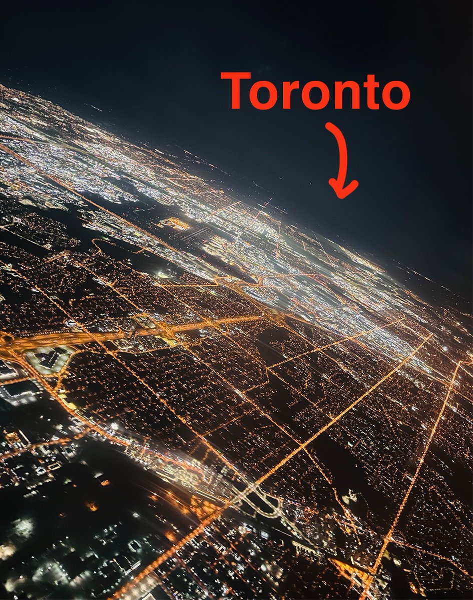 MattLoszak's tweet photo. All the light and electricity in this photo is powered by a single CANDU nuclear reactor(*)

Each fuel bundle lasts a full 1-2 years before replacement, w zero emissions

These reactors can run on natural uranium, thorium, or even spent fuel from US-based reactors

Pretty epic! https://t.co/wdL0xsZDwN