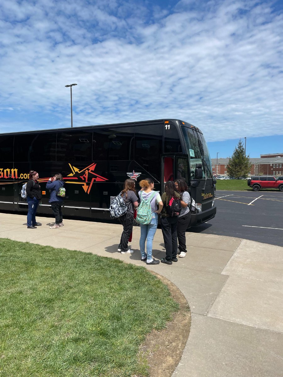AACSDistrict's tweet photo. 🏛️ Last Friday, 100 students and chaperones from Lakeside JH left for the seventh- and eighth-grade class trip to Philadelphia and Gettysburg. The students learned about our history and visited many historical sites. They had a great time and made memories. 🐉 #AACSDragonsLead https://t.co/XKHsBsfoUw