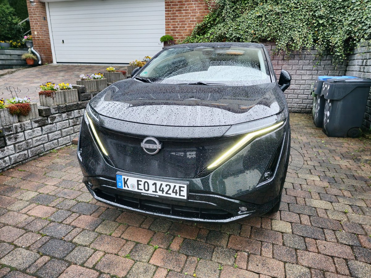 Dominik1409's tweet photo. Heute kam der @NissanDE #Aryia für @TechnikNewsNET bei mir an!
Erster Eindruck: bisher wohl tatsächlich der beste BEV aus Japan. https://t.co/dlW74cu7HC