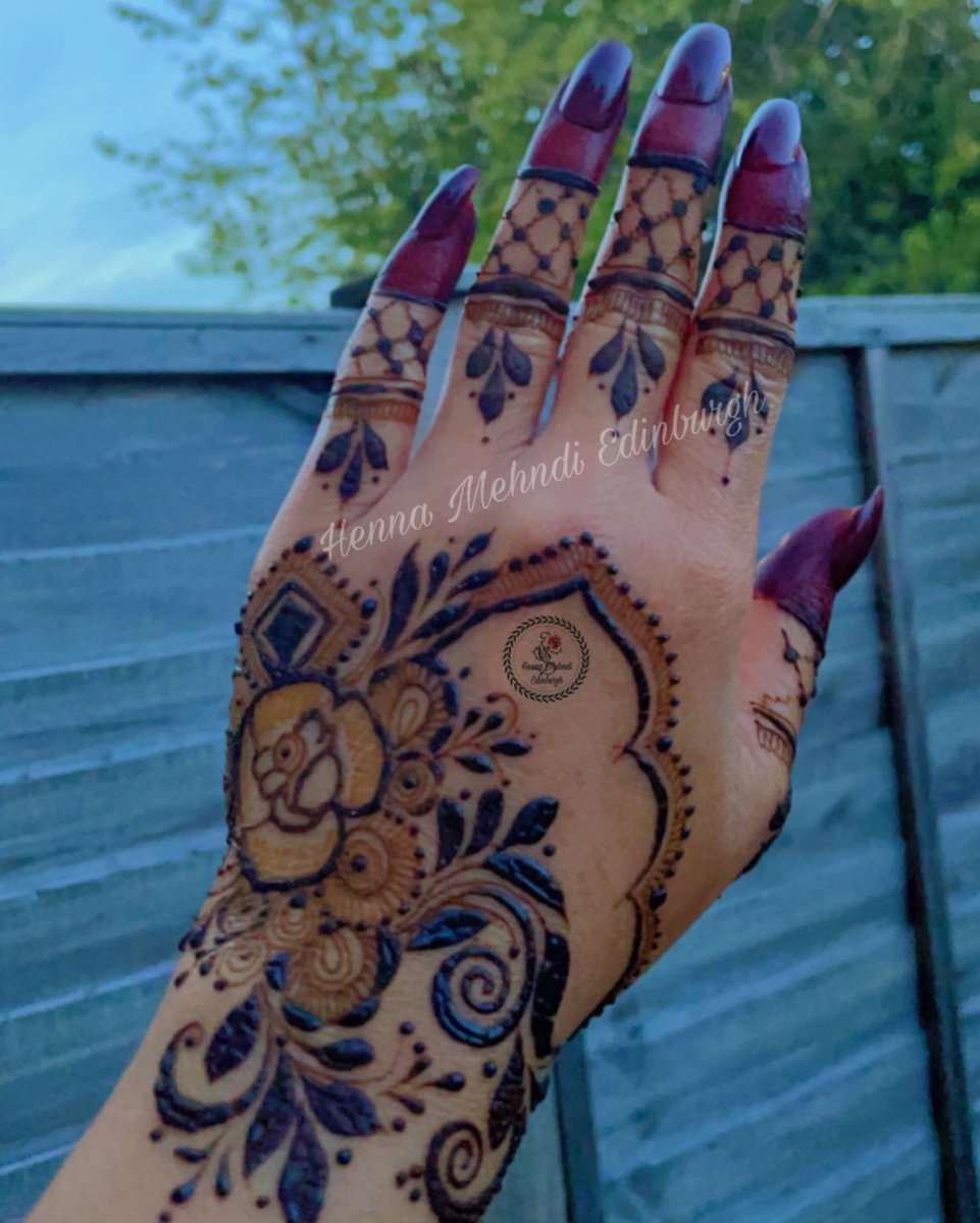 🌹
For more information & to book me for
2023 please DM me 
#mehndi #henna #hennainspo
#hennatattoo #hennainspiration
#partyhenna #mehndidesigns #design
#edinburgh #bridalhenna #weddings2023
#bride #hennalookbook #hennapatterns
#pakistanibride #Indianbride 
#Edinburgh