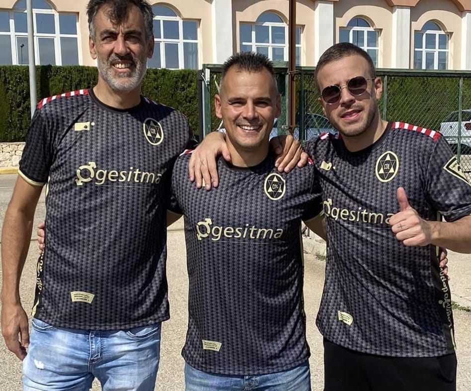 Desmarka't tweet media