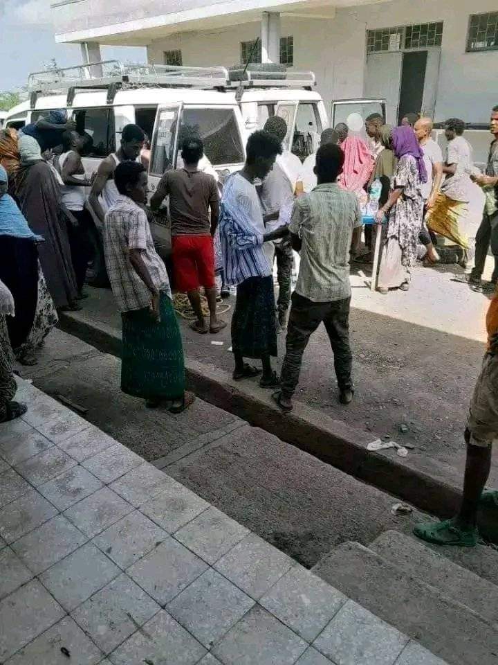 aliahmedahaw11's tweet photo. Another huge explosion happened today in #Kasagita #Afar region, The lives of #Children & #innocent citizens are being lost, the gov.t should urgently monitor & find a clues to this issue.
#AttentionForKasagita
#SaveChildren
@PMEthiopia
@AbiyAhmedAli https://t.co/hzZgBWUmns