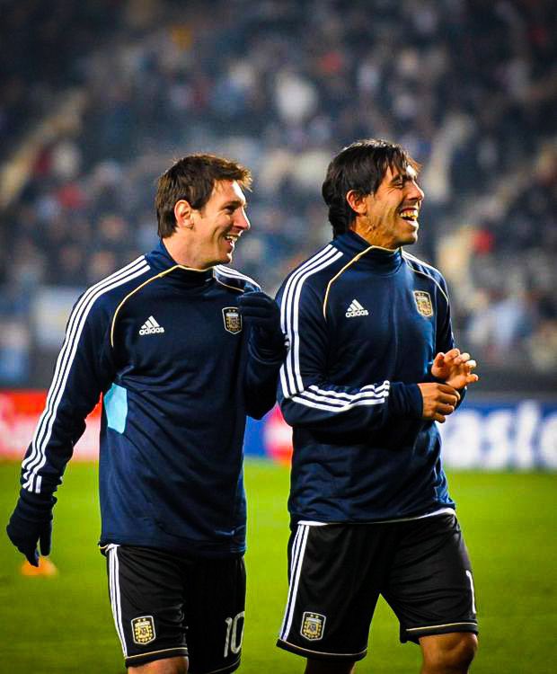giraltpablo's tweet photo. “Yo si era Messi, siendo campeón del mundo, les decía a los del PSG: 'ustedes me tienen que pedir disculpas a mi'" - Carlos Tevez. https://t.co/bhaM3PKpWn