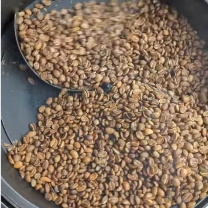 coffeeproject's tweet photo. Coffee roasting is essentially the art of turning a seed into one of the most beloved beverages throughout the world. So why is there smoke when you roast your coffee? https://t.co/8kqCiuCgvB #homecoffeeroaster #homecoffeeroasting #homeroaster https://t.co/SpZxNNtap6