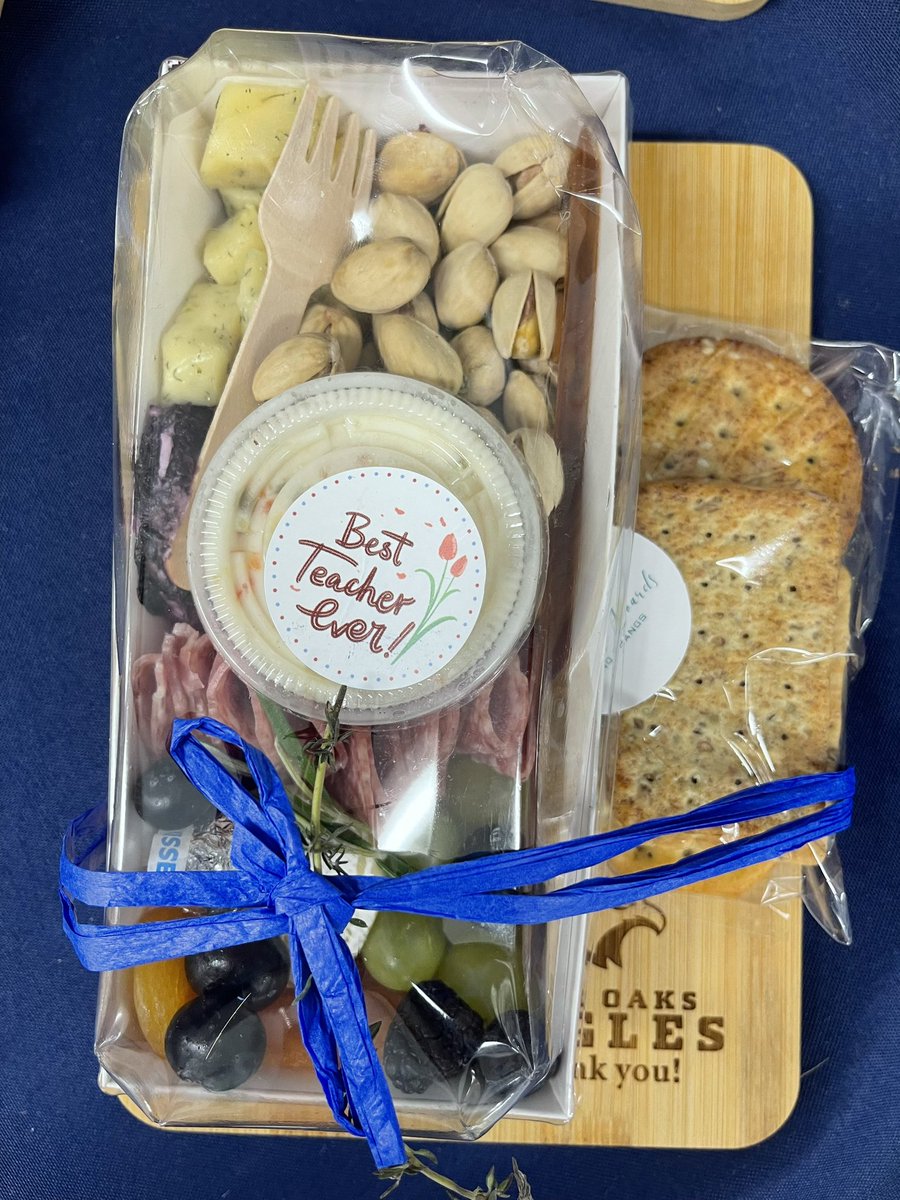 FairOaksEagles's tweet photo. Thank you to our fabulous PTA for the incredible charcuterie boards!! The boards are etched with the #FairOaksEagles logo. Absolutely incredible!! π¦
Best place to #teachleadlearn!! @CobbSchools #TeacherAppreciationWeek https://t.co/ofVs2StaNV