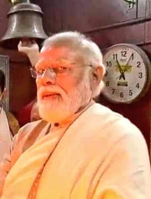 AVMagainstEVM's tweet photo. @rishibagree Ha...Ha....

Rishi,

Whether #Karnataka people praying or not, am sure, one megalomaniac will be PRAYING 18 hours a day (without taking a single minute leave) &amp; CHANTING #BajrangDal 91 times a day.... 

To WHOM does HE PRAYS ?

Answer is in the picture.... https://t.co/ViYrc7zZuF