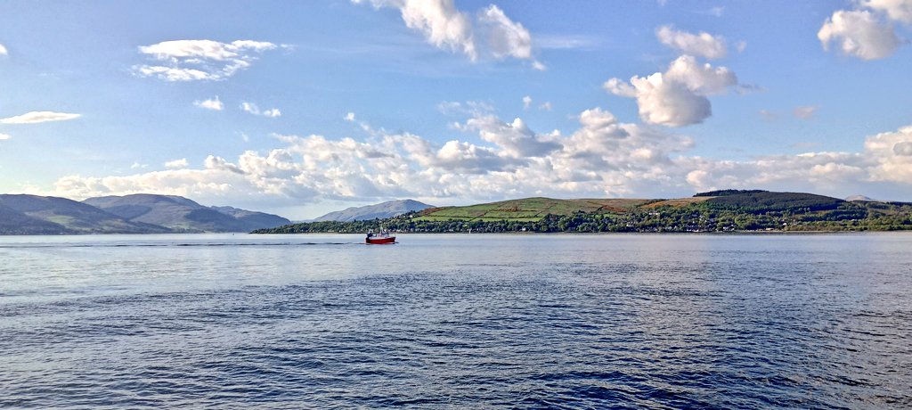 LearnerWcs's tweet photo. Great light this evening #FirthOfClyde #ArgyllFlyer #AliCat #GuideThem #PSWaverley #Gourock https://t.co/jzAoeghoId