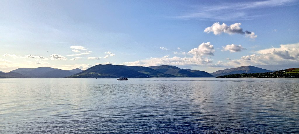 LearnerWcs's tweet photo. Great light this evening #FirthOfClyde #ArgyllFlyer #AliCat #GuideThem #PSWaverley #Gourock https://t.co/jzAoeghoId