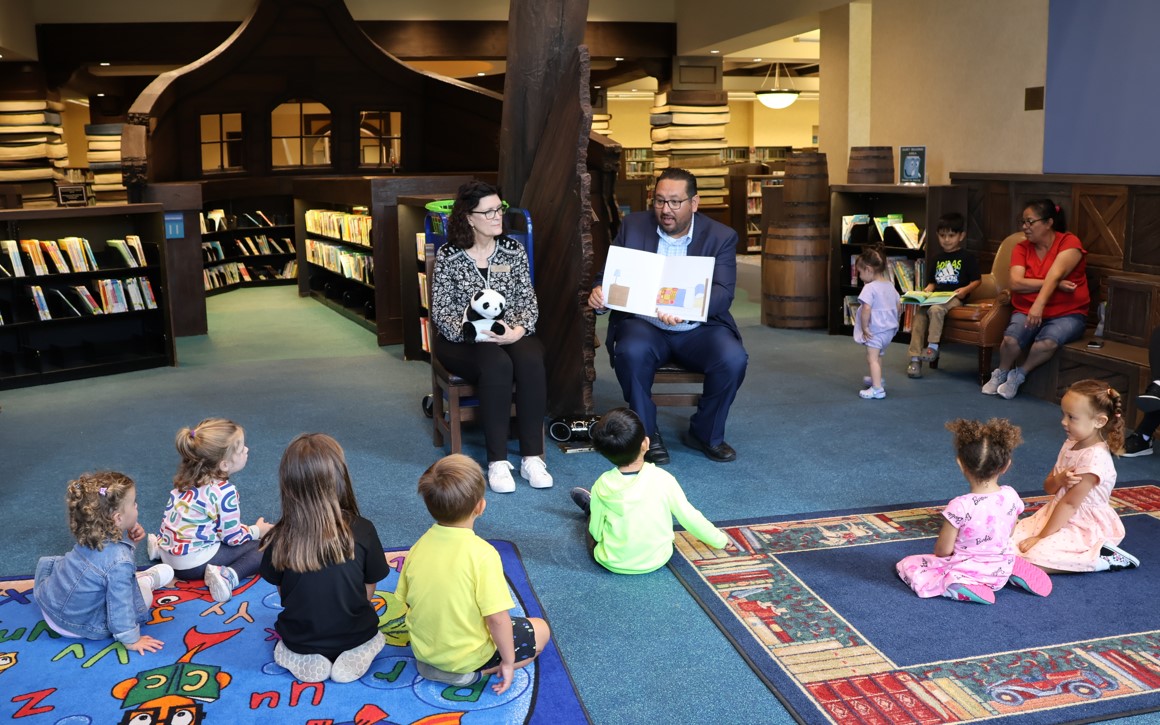 Dr. César Morales, Ventura County Superintendent of Schools, 'Takes 5 and Reads to Kids' at the beautiful Camarillo Library. Thank you First 5 Ventura County for inspiring a love of reading in our kids! #take5vc @First5Ventura