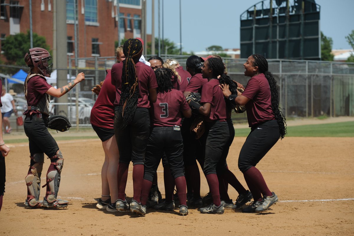 Hawk Softball 🥎 tweet media