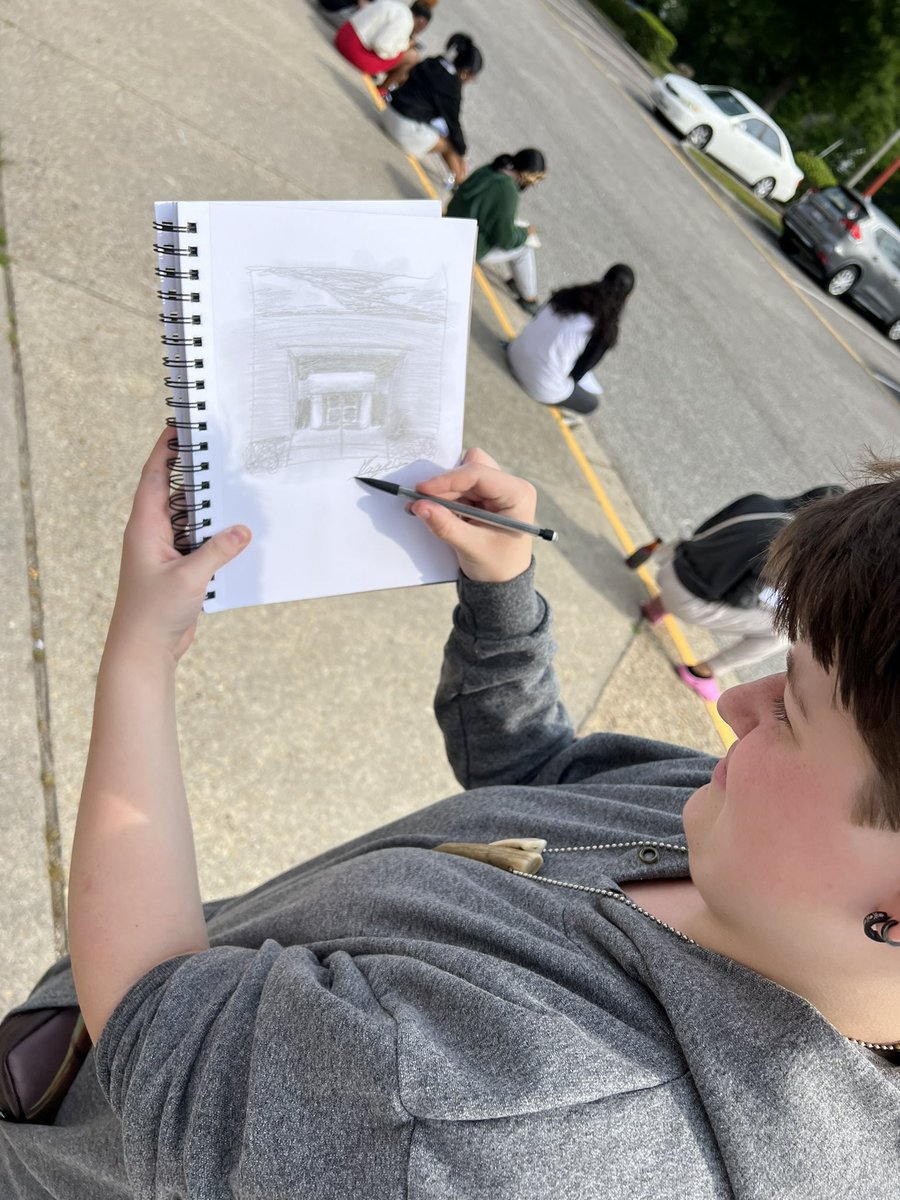 OscarSmithHigh's tweet photo. Ms Martino’s Art class working on #FreeDraws all around the #Smith campus!  Nice way to incorporate the facilities and nice, spring weather!!  @OFSAmbushNation #smithset #Art https://t.co/byU3IvvTR6