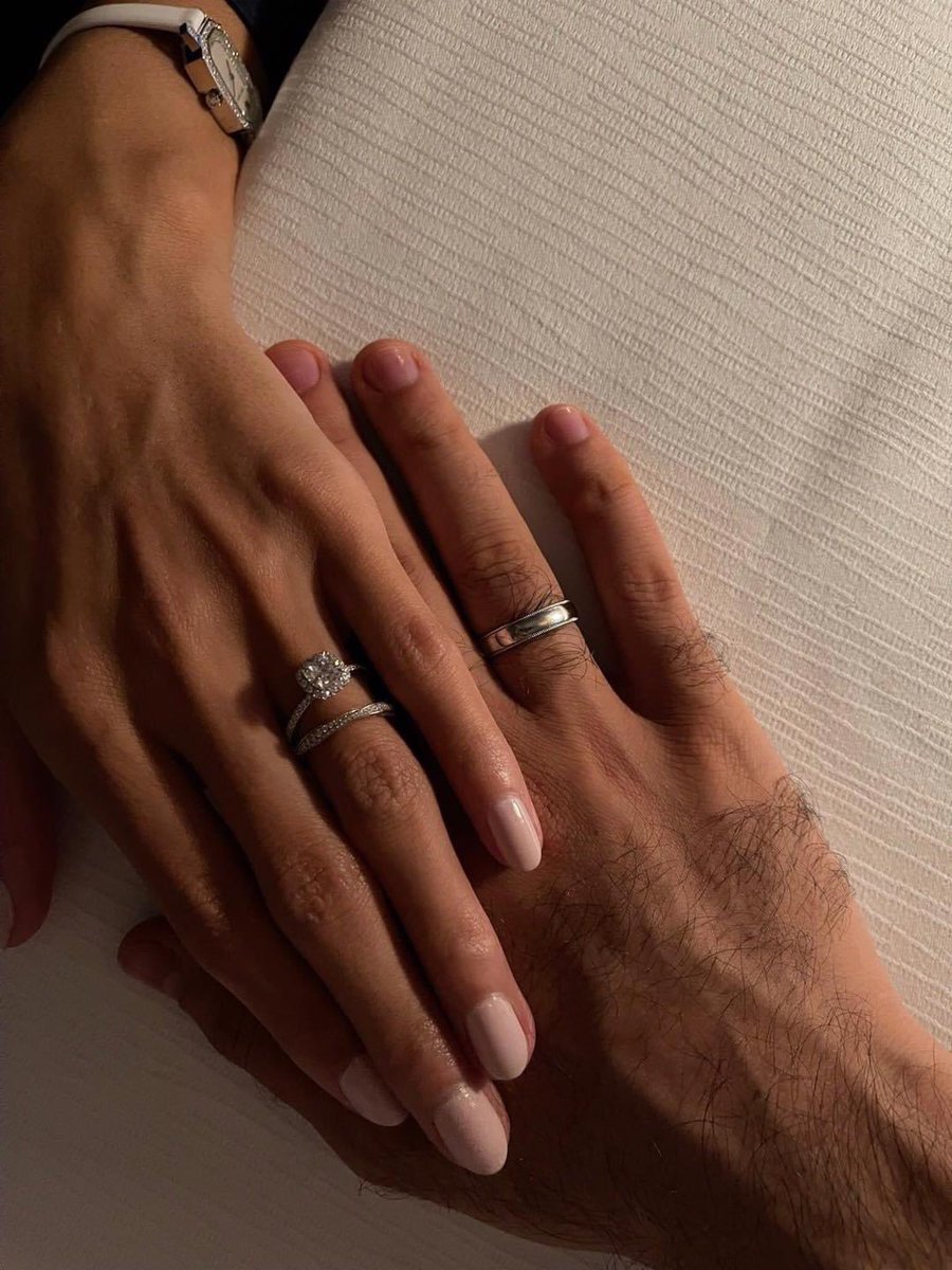"وجودكِ يجعل كل شيء بخير حتى أنا ".♥️