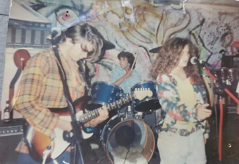 New photo of River Phoenix, Rain and Josh Greenbaum at Hardback Cafe in 1990.