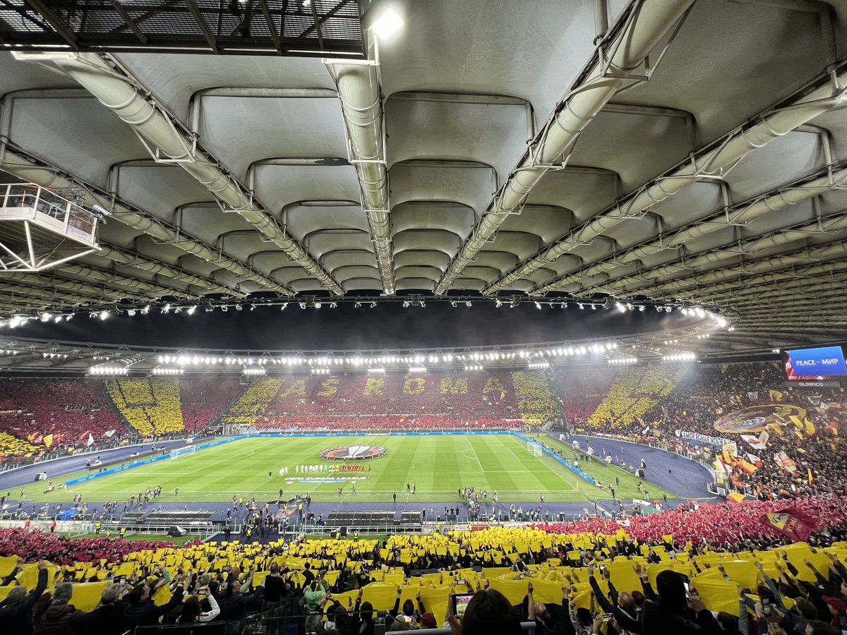 fanszenen_eu's tweet image. AS Roma vs Leverkusen 🔥 11.05.2023

🔥🧨🔥

#fanszeneneu #fanszene #romabayer #asroma #roma #asromaultras #ultrasroma #ultras #uel #europaleague #choreo #pyroshow #nopyronoparty #pyrotechnikistkeinverbrechen 

🎥 Francesco lucca