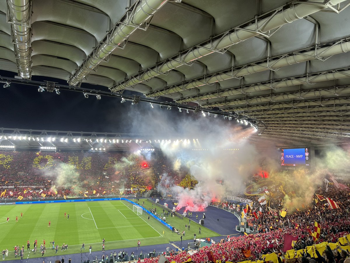 fanszenen_eu's tweet image. AS Roma vs Leverkusen 🔥 11.05.2023

🔥🧨🔥

#fanszeneneu #fanszene #romabayer #asroma #roma #asromaultras #ultrasroma #ultras #uel #europaleague #choreo #pyroshow #nopyronoparty #pyrotechnikistkeinverbrechen 

🎥 Francesco lucca