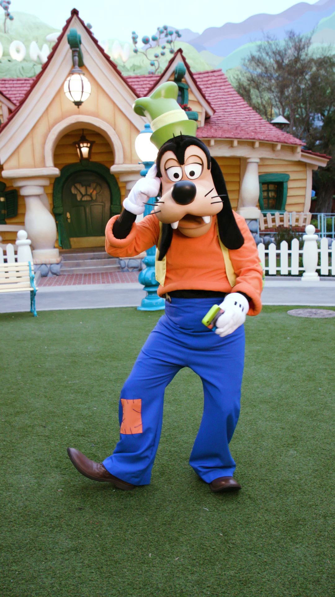 Goofy disneyland online