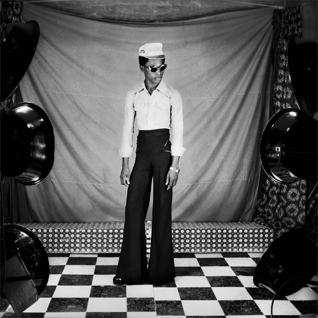 Samuel Fosso wins the Deutsche Börse Photography Foundation Prize 2023: 1854.photo/3HZn6CA

Samuel Fosso, Autoportrait, from the series 70s Lifestyle, 1976 © Samuel Fosso Courtesy of the artist and JM Patras, Paris