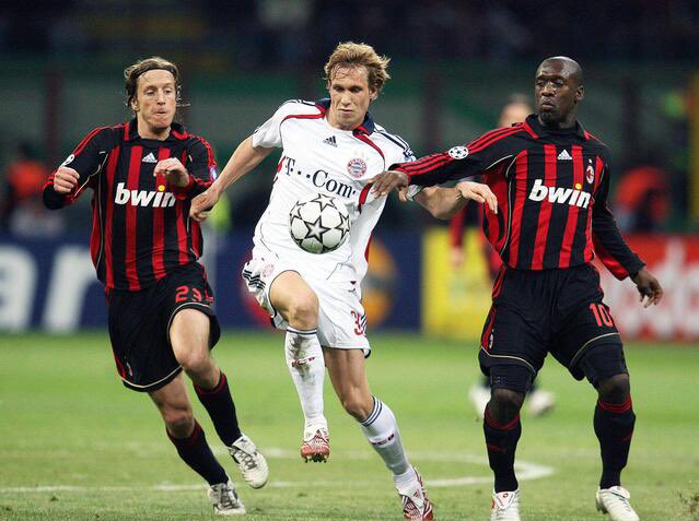 alaimofootball's tweet photo. 👉🏻Milan vs Bayern 2-2. ¿La vuelta en Alemania?. 0-2. Milan pasa de ronda 

👉🏻Manchester United vs Milan 3-2. ¿La vuelta en Italia?. 3-0. Milan pasa de ronda

🔴⚫️Son equipos y contextos diferentes, pero el punto es el mismo. Quedan 90 minutos. ÁNIMO🔥

Tras la ida de esos juegos la esperanza también era mínima. Quien lo vivió lo sabe.