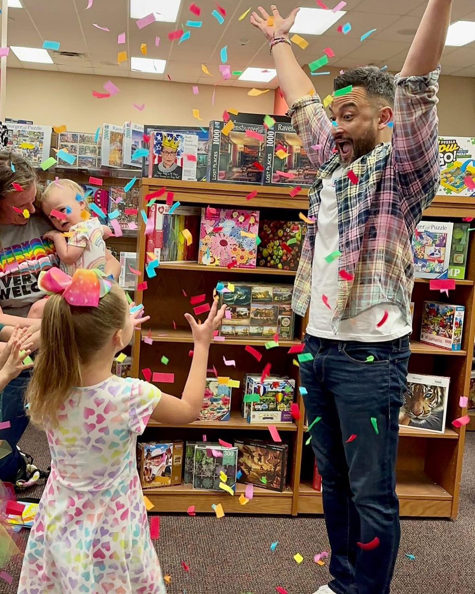The first stop on my book tour was so special and magical! Thank you Chicago and @AndersonsBkshp ! Grateful for all who joined me to celebrate the release of “I Am a Rainbow!” Thank you! 🥹❤️🌈 New York, you’re next! See you tomorrow! #IAmaRainbowBook linktr.ee/markkanemura