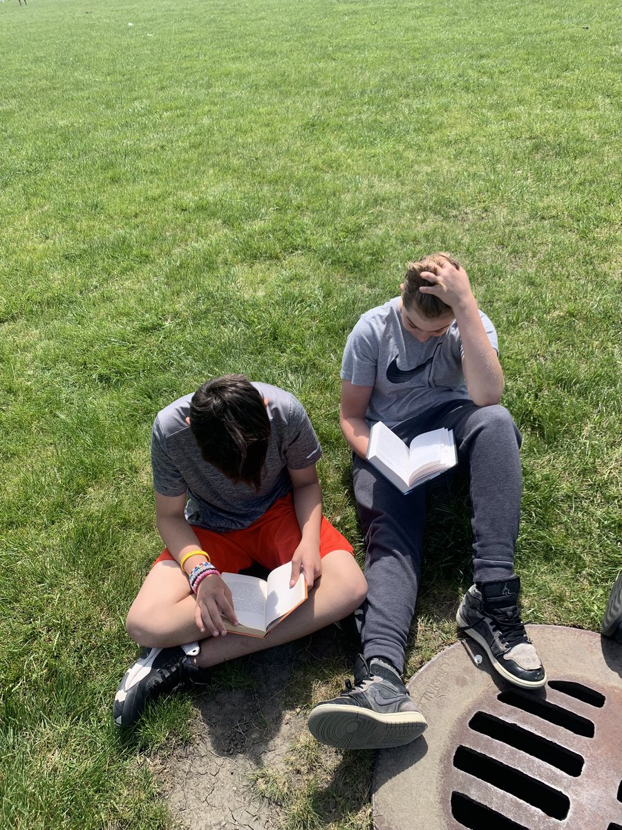 MsTestaSilver7's tweet photo. We are loving this weather! We had our reading time outside today so we could enjoy the sunshine ☀️ https://t.co/7TrfFabQaj