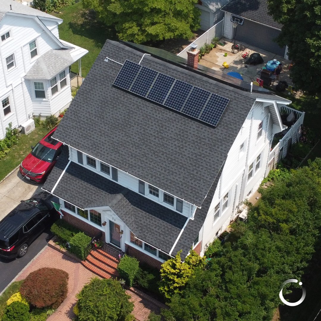 EmPowerSolar's tweet image. Power Move Thursday⚡️
Location: Lynbrook, NY
System size: 9.81 kW / 30 Panels / 327 Watt Panels
Annual Electric Savings: $2,687
.
.
.
#PowerMoveThursday #SolarSavings #SolarPanels #SolarEnergy #CleanEnergy #TeslaPowerwall #SunPower #LongIsland #PSEGLI #EmPowerSolar