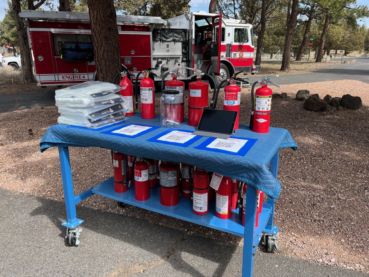 Bend Fire joined homeowners in the Sundance subdivision for an educational event that goes hand-in-hand with the neighborhood's designation as a Firewise community. We love partnering with our community to ensure everyone is safer! 🤝 Sundance experienced a wildfire in 1996 that