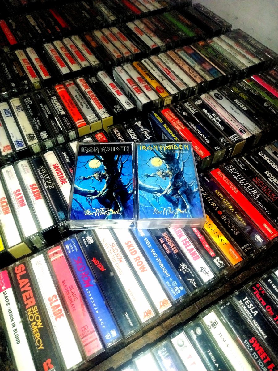 gilvaldez76's tweet photo. 11 de Mayo de 1992, @IronMaiden lanzó su noveno álbum de estudio "Fear of the Dark".  Último disco en el que participó Bruce Dickinson antes de dejar la banda y regresar en el año 2000 
#BeQuickOrBeDead
#FromHereToEternity 
#WastingLove
#AfraidToShootStrangers
#FearOfTheDark
🤘🏻😎 https://t.co/o4uCD8UPdT
