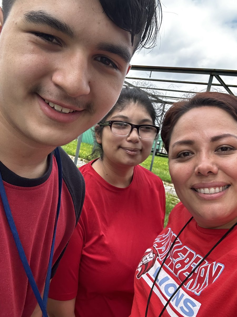 PinkyValerio's tweet photo. Tree farm🌳
Job site CBI
love my kids🥰 Im going to miss you Vanessa
#castleberryhigh https://t.co/Kg3AXxdP4V