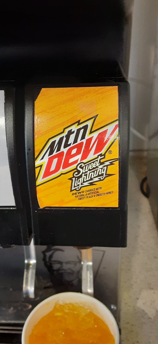 scrambyvision's tweet photo. What in the sweet lightning is this flavor? Southern refreshment in my opinion. Not bad. #MtnDew https://t.co/bYwEJ97zAB