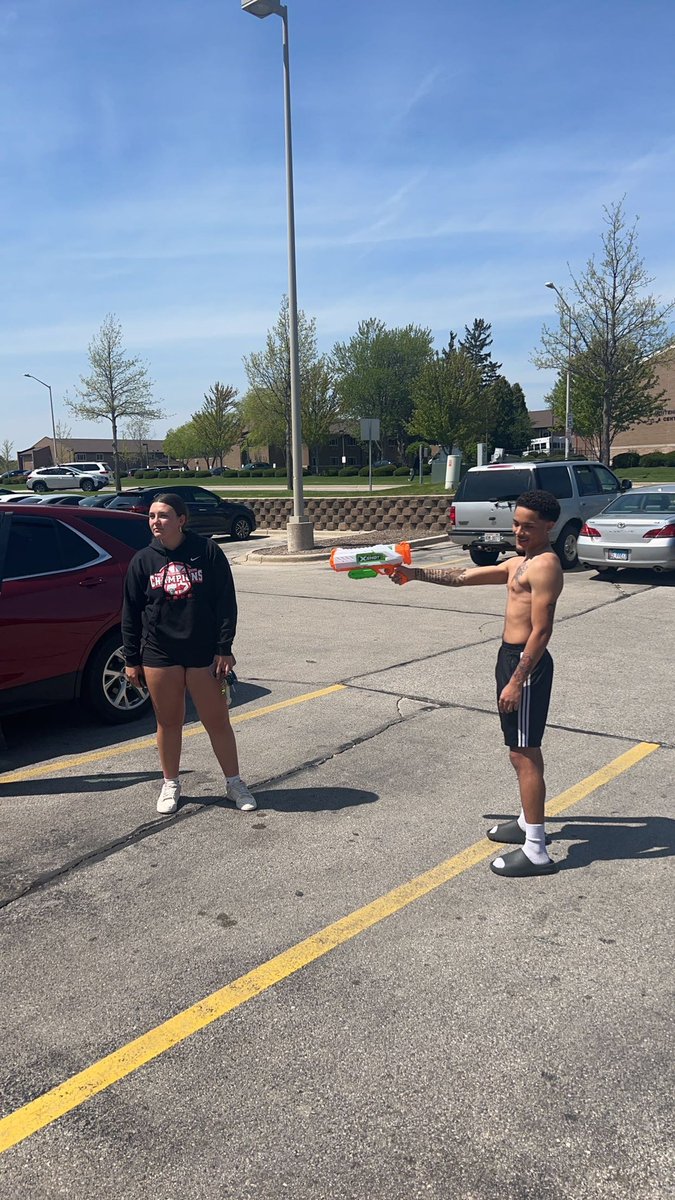 paranoia_sm's tweet photo. Roy gets first blood 6-5 https://t.co/g64PkfnykI