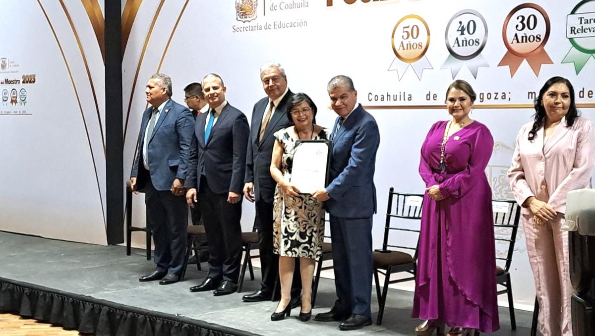 HugoRabagoMar's tweet photo. Hoy acompañe al Gobernador @mrikelme y al Alcalde de Saltillo @chema_fraustro a la entrega de la Presea al Mérito Magisterial en el marco del “Día del Maestro” de la Sección 38, reconocemos y valoramos su entrega a la labor educativa. 
¡Muchas felicidades! #DíaDelMaestro https://t.co/CP4y4Zfcj0