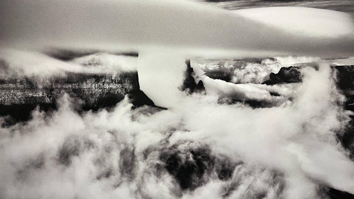 Sono molto grata a <a href="/Contrastobooks/">Contrasto</a> per avermi invitata all’inaugurazione di AMAZÔNIA di Sebastião Salgado, fino al 19 novembre alla <a href="/FdVMilano/">Fabbrica del Vapore</a>. Andateci.❤️