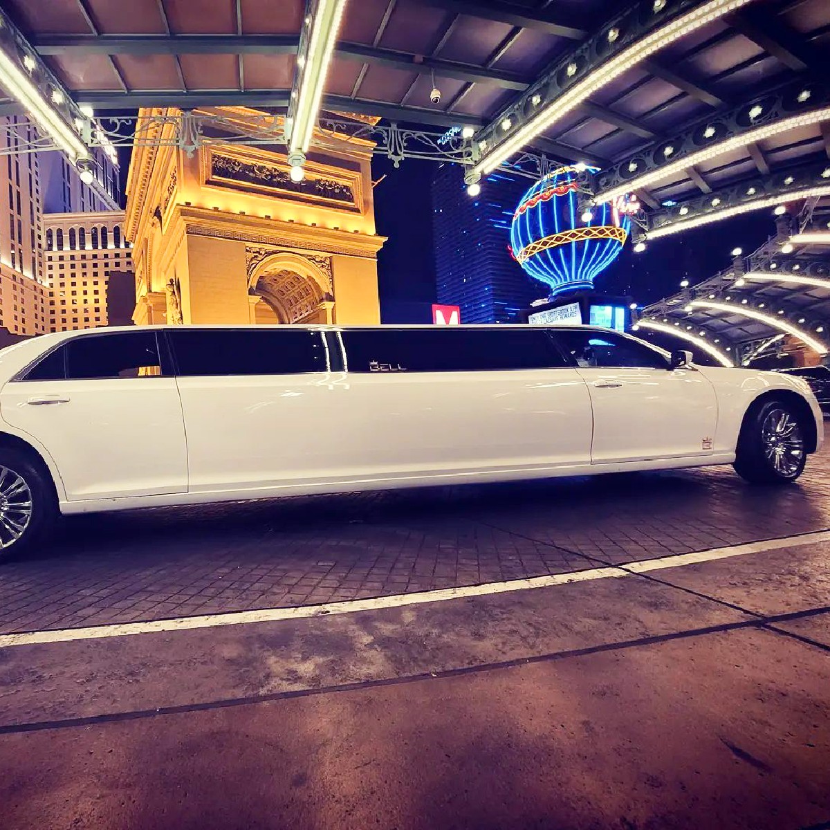 belllimolv's tweet photo. Pop the champagne and make Mom feel like a superstar this Mother's Day! 

Cruise the Las Vegas Strip in luxury and create some unforgettable moments. 

Don't miss out, book your limo today. 

#VegasVacation #WhatHappensInVegas #VisitVegas #LasVegasTrip #Celebrations #MothersDay https://t.co/vWoypkHXNE