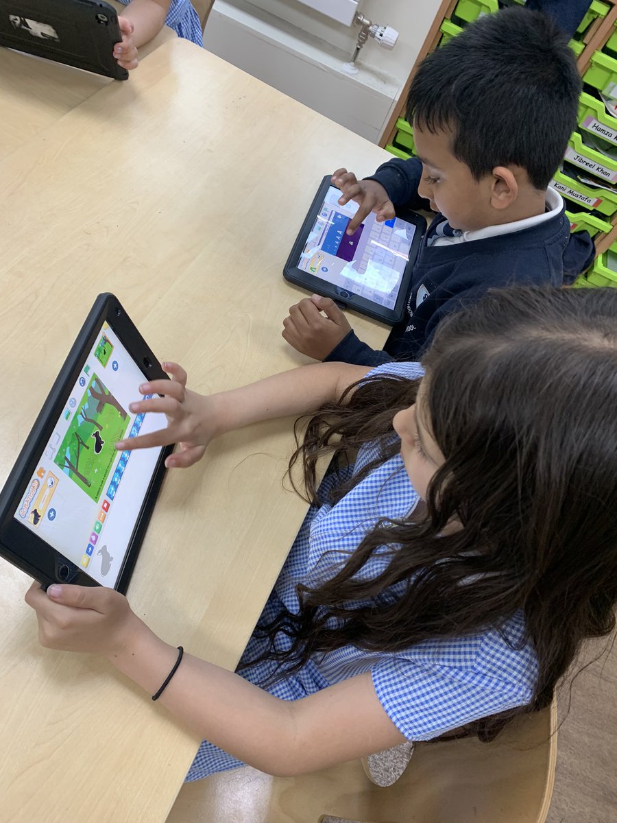 MrsKellyx's tweet image. @SmithdownPrimY2 creating their own version of the Gruffalo book using Scratch Jr to show their knowledge about food chains #smithdowncomputing