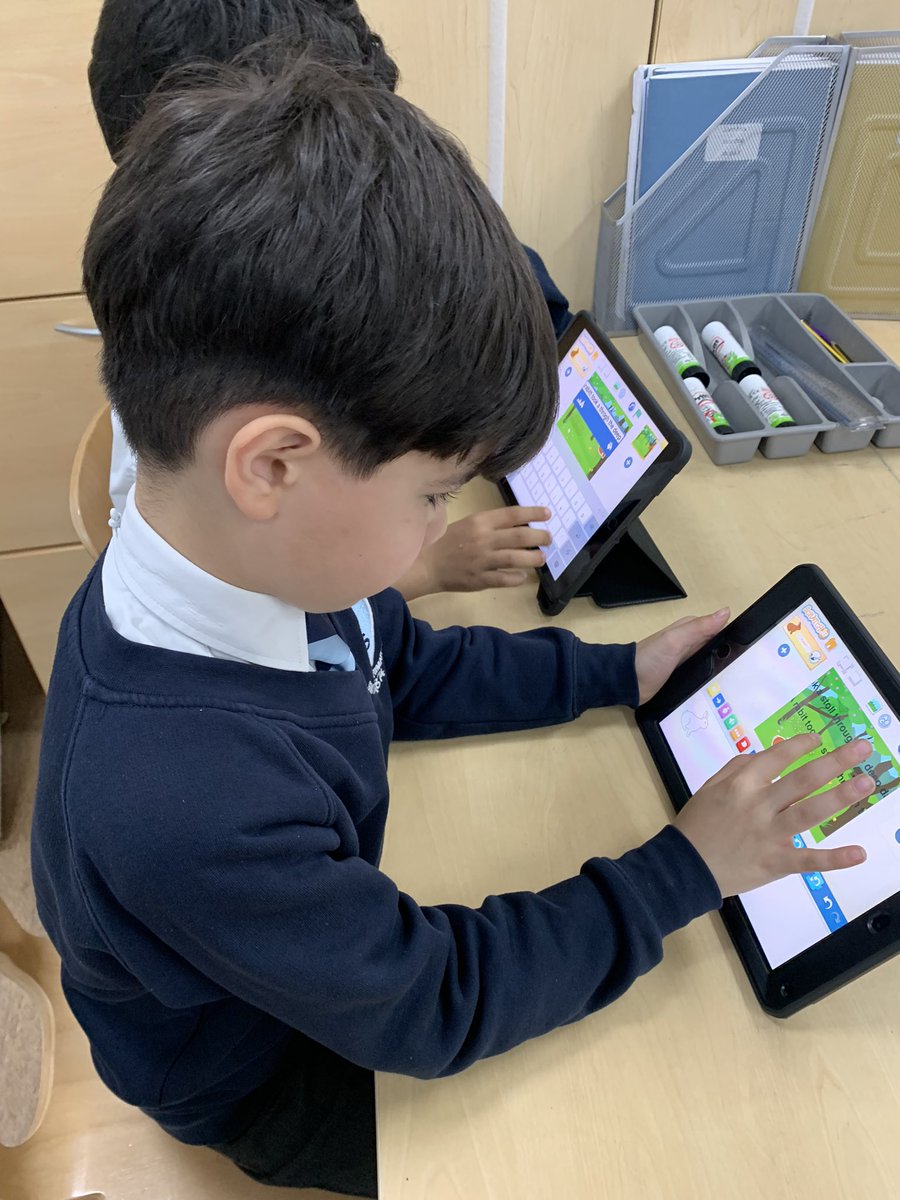 MrsKellyx's tweet image. @SmithdownPrimY2 creating their own version of the Gruffalo book using Scratch Jr to show their knowledge about food chains #smithdowncomputing