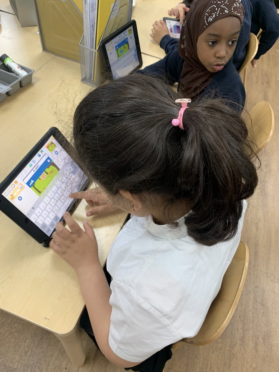 MrsKellyx's tweet image. @SmithdownPrimY2 creating their own version of the Gruffalo book using Scratch Jr to show their knowledge about food chains #smithdowncomputing