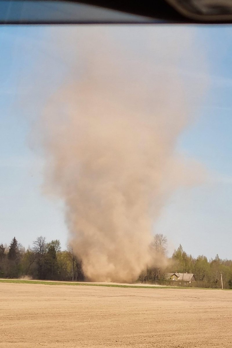 Kairo Kiitsak 🇪🇪 on Twitter "Dust devil outbreak in Estonia. Lots of