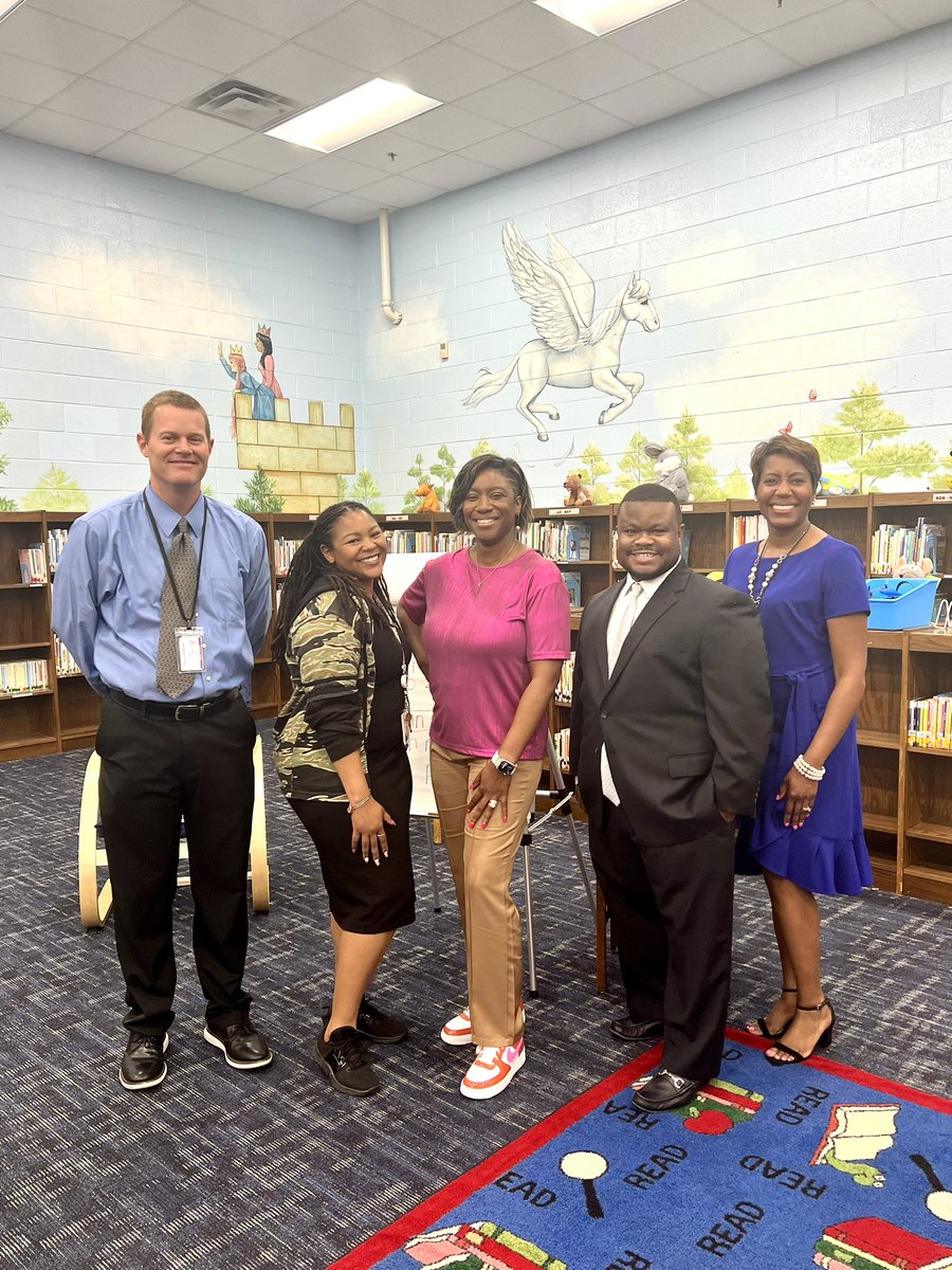 OAK_HCS's tweet photo. First introduction of newly appointed SY 2023-2024 Principal of OKE. Passing the torch. 🦉 #owl #okeready #oakland #oakready #principal https://t.co/BbdkrIIbil