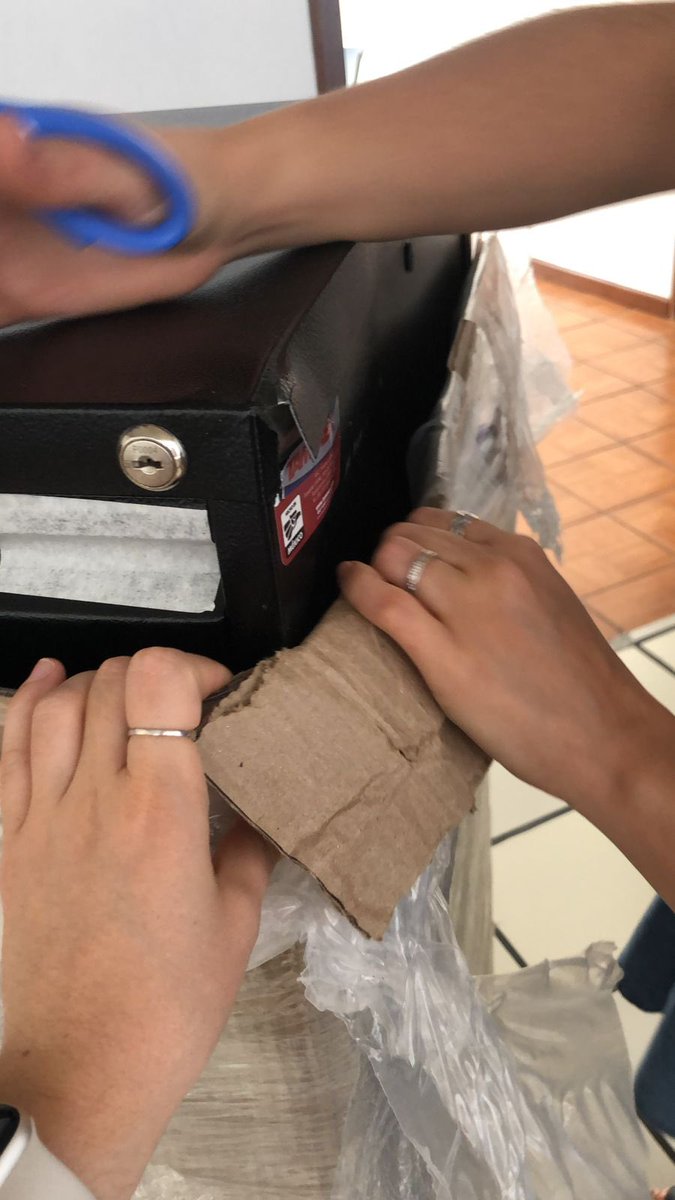 ccpadilla94's tweet photo. ¿Porque ofrecen ventas a domicilio si no se hacen responsables al momento en que sus productos llegan dañados a nivel de estar inservibles? @OfficeDepotMex tengo mes y medio con mi número de reporte y solo me dan largas https://t.co/HVt1icBq8g