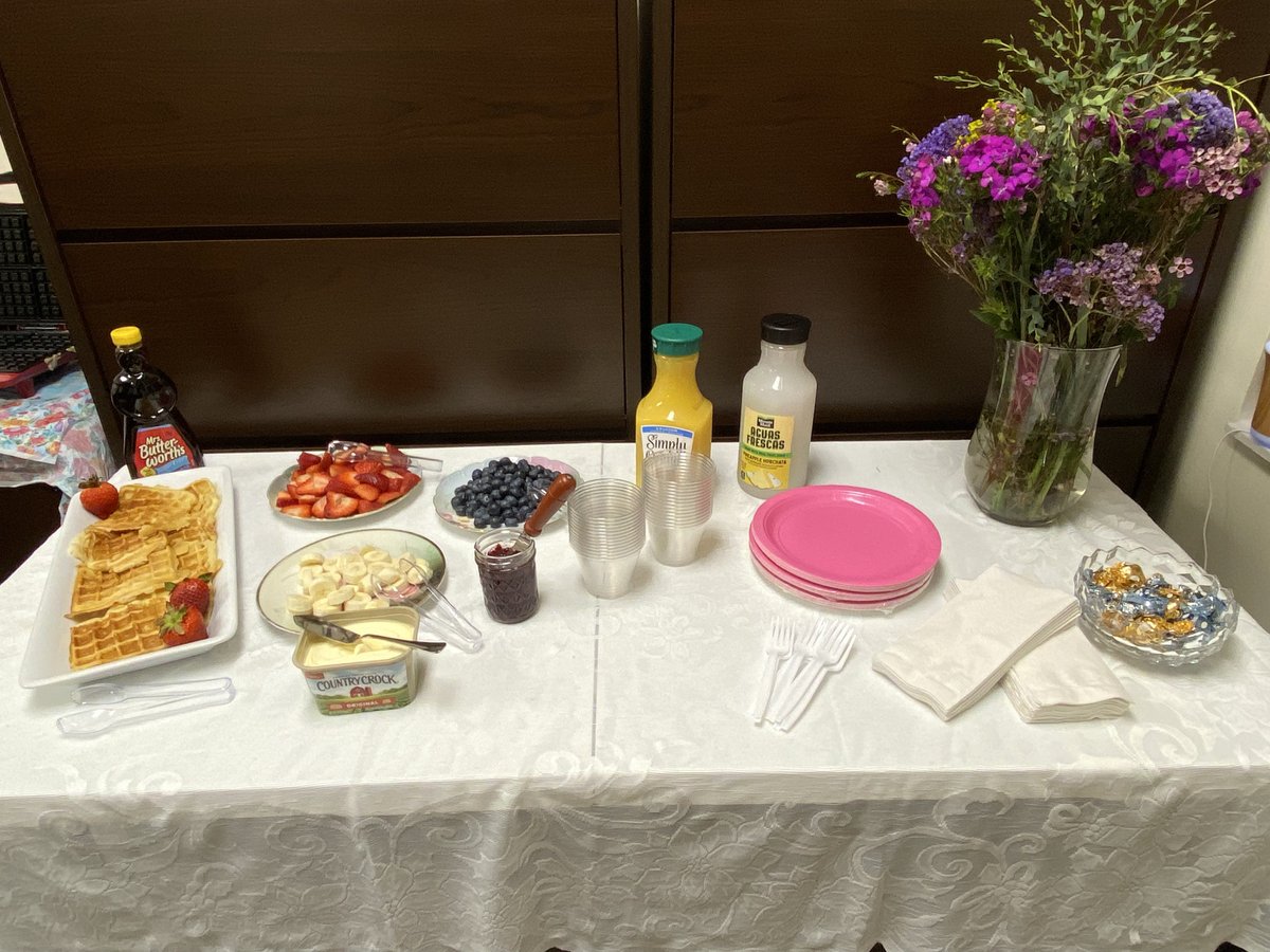 HSprings_HC's tweet photo. We love our nurses a waffle lot! 🧇
For our nursing staff we celebrated by making them homemade waffles with all the toppings! We also treated them with Crumbl Cookies and Nursing Survival Kits! 
Thank you to all nurses, especially ours! 
#whatshappeningatHarrisonSprings https://t.co/9uzn1o2PQq