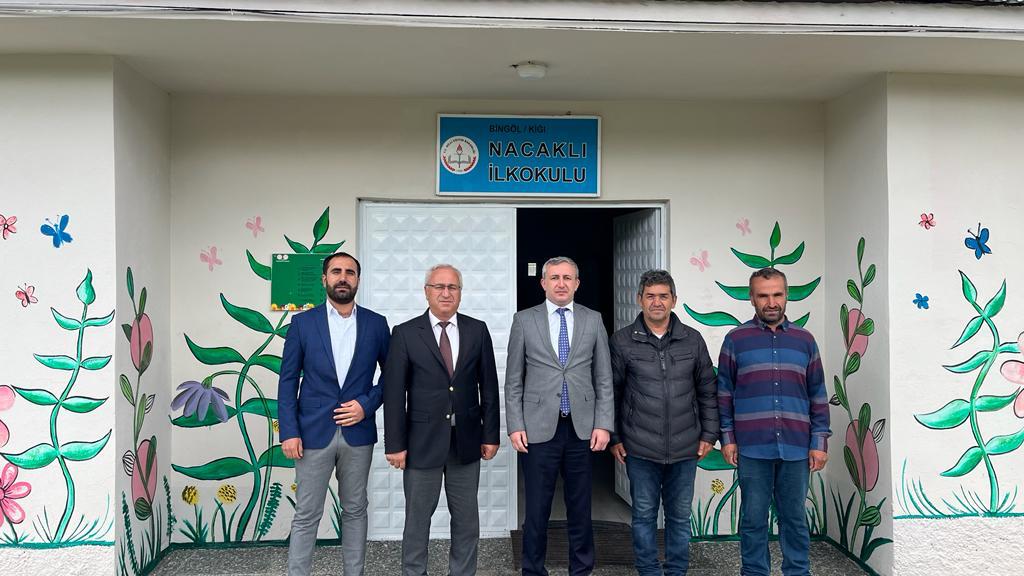İlçe Kaymakamımız Sayın Muhammet İKİS le birlikte ilçe merkezindeki lise, Ana okulumuzu ve Köy Okullarımızı ziyaret ederek öğretmen ve öğrencilerimizle buluşarak Eğitim ve Öğretimle ilğli konular hakkında bilgi alış verişinde bulunduk, Eğitime katkılarından ötürü teşekkür ederim.