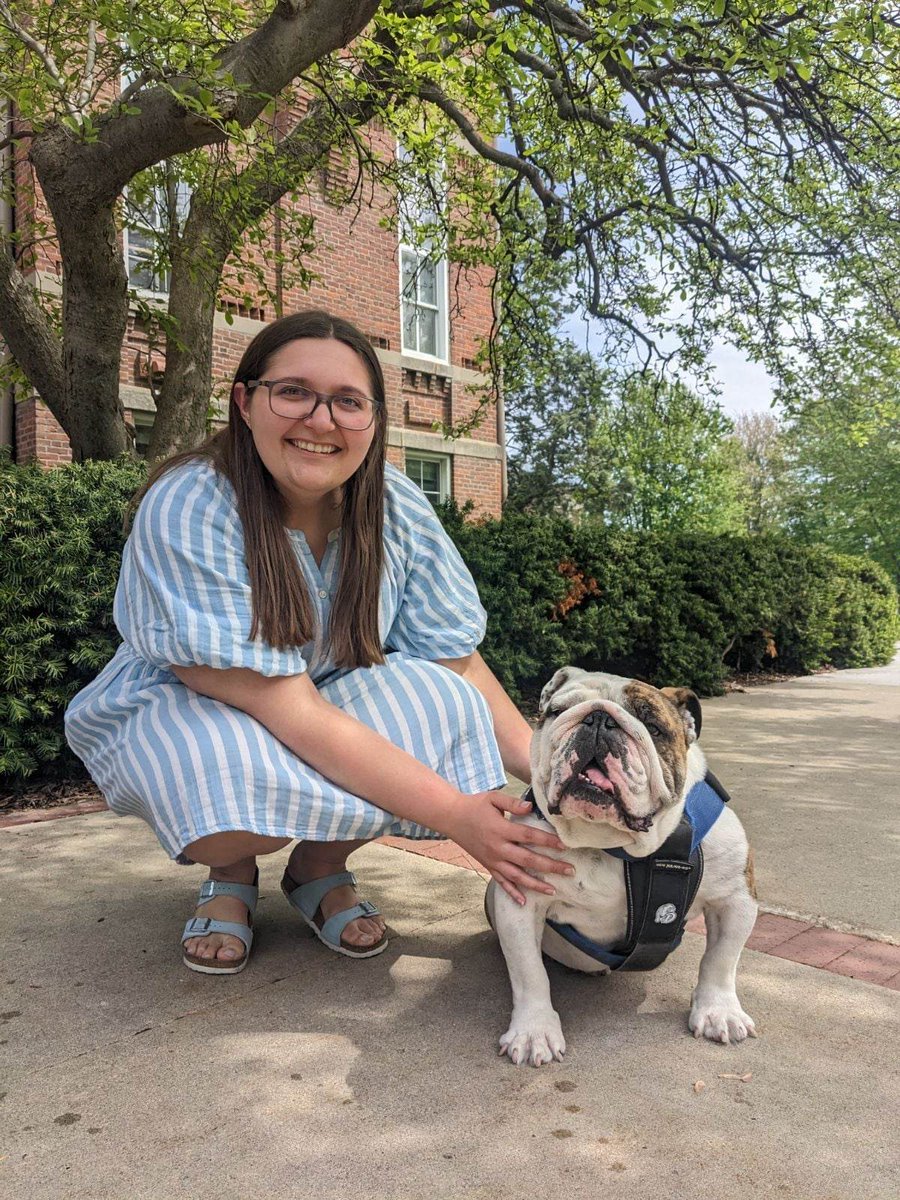 Puffhawk1's tweet photo. The OG recruited her out of high school and today at the end of her junior year my daughter Avery finally got to meet Griff II @DrakeUGriff #OGGriff #Griff2 #DrakeU #DesMoinesHometownDog https://t.co/z9u93Hfv6Z