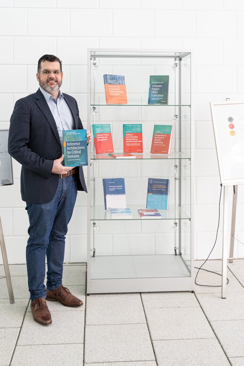 FraunhoferIESE's tweet photo. #Lesetipp: Unter dem Titel »#ReferenceArchitectures for Critical Domains« liefern Dr. @pabloantonino (@FraunhoferIESE) und Elisa Yumi Nakagawa (@usponline) in ihrem druckfrischen Buch Einblicke in die Welt der #Referenzarchitektur.
Jetzt reinlesen: https://t.co/nBQHlK4g0Z https://t.co/nI09Wwn2nG